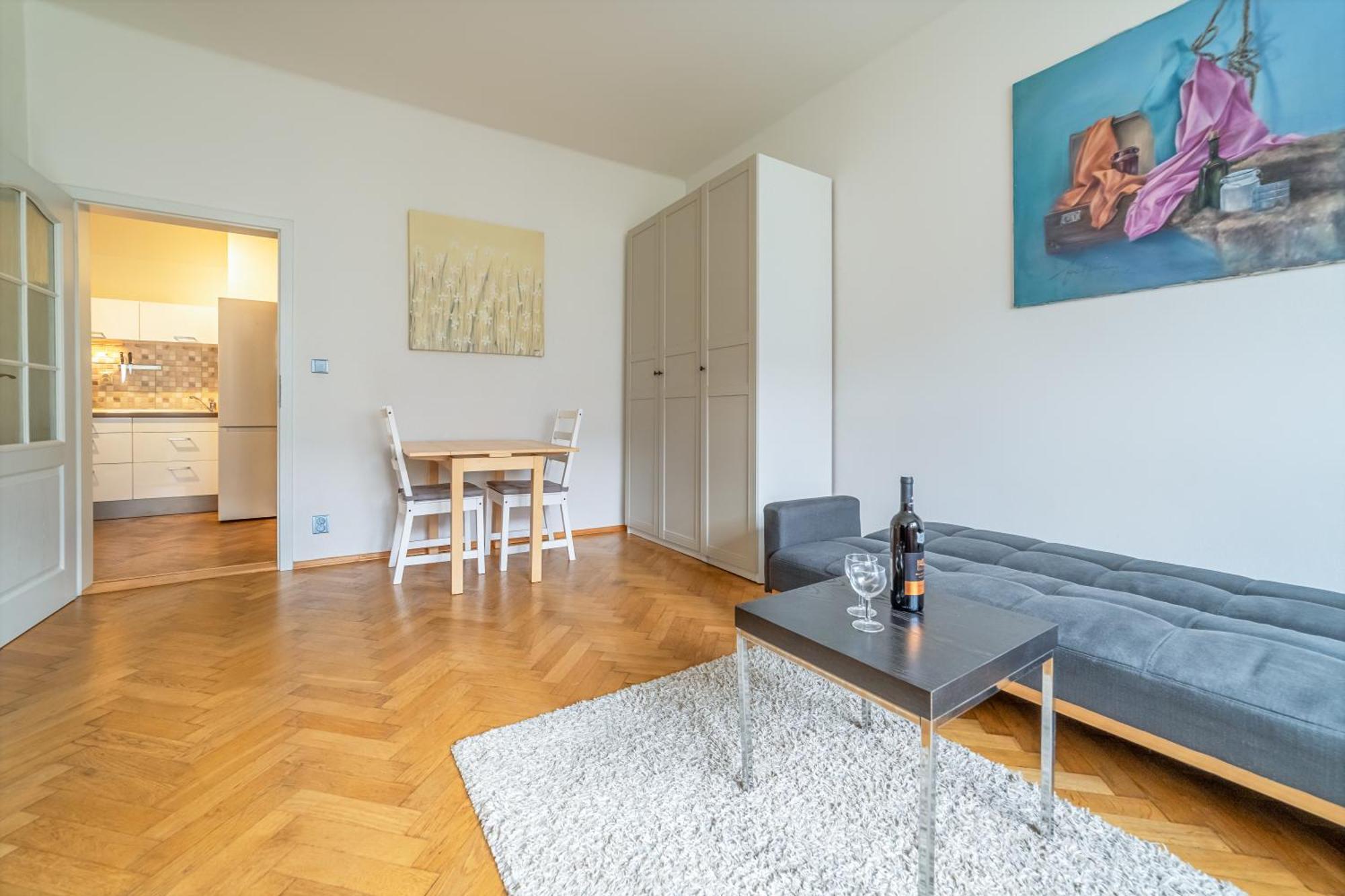 Spacious Central Budget-friendly By Rentez Lägenhet